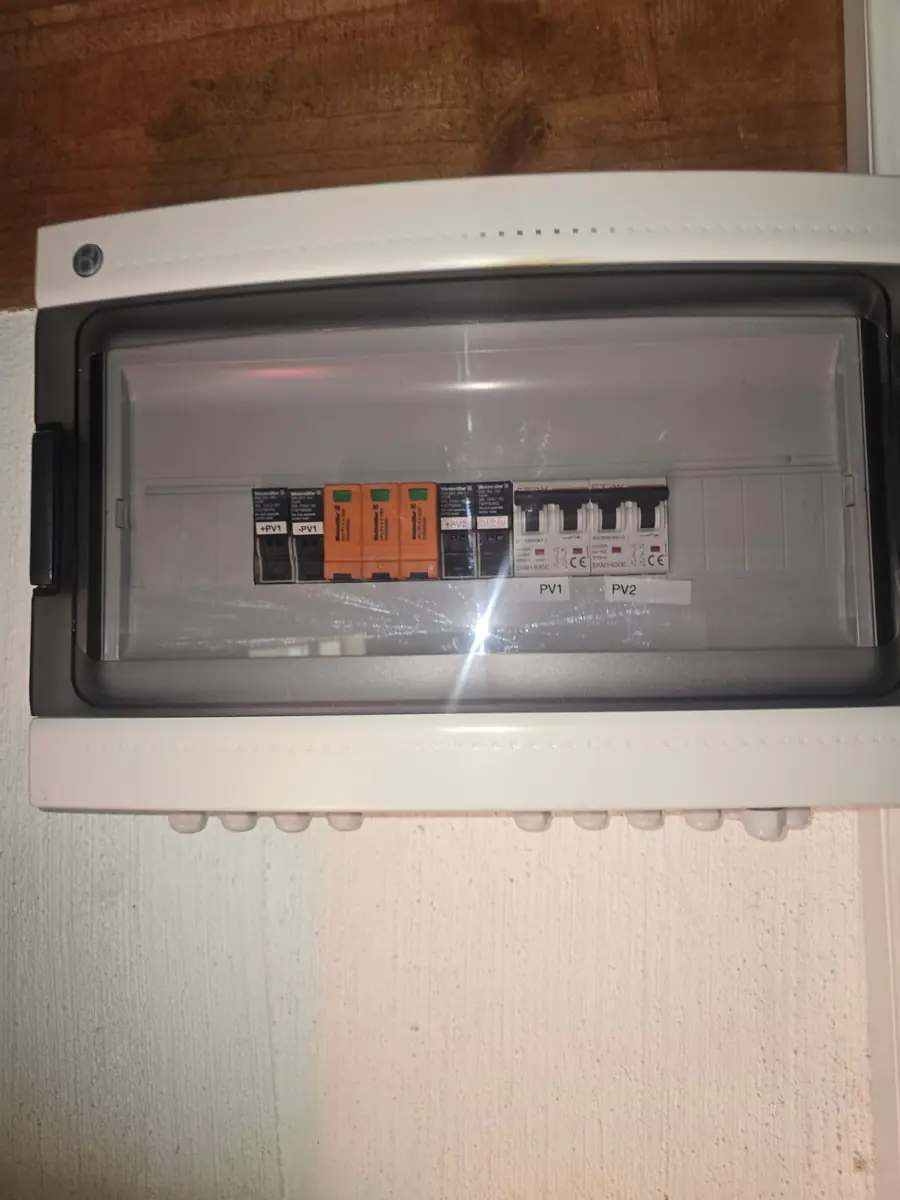 Solar DC combiner box with surge arrestors and string isolators